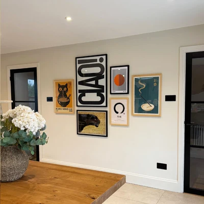 Cuadros decorativos junto al comedor